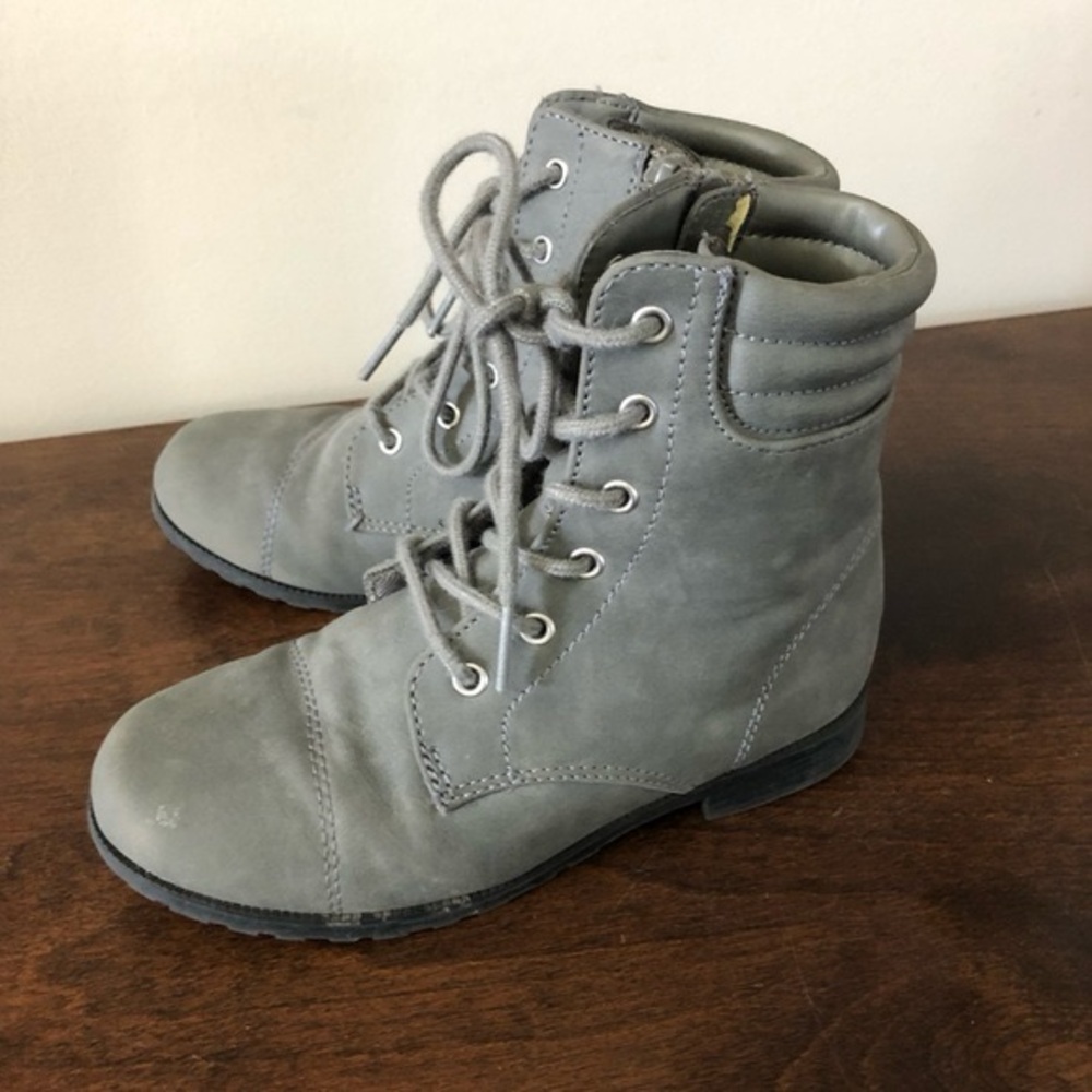 Childrens place grey boots sz 12